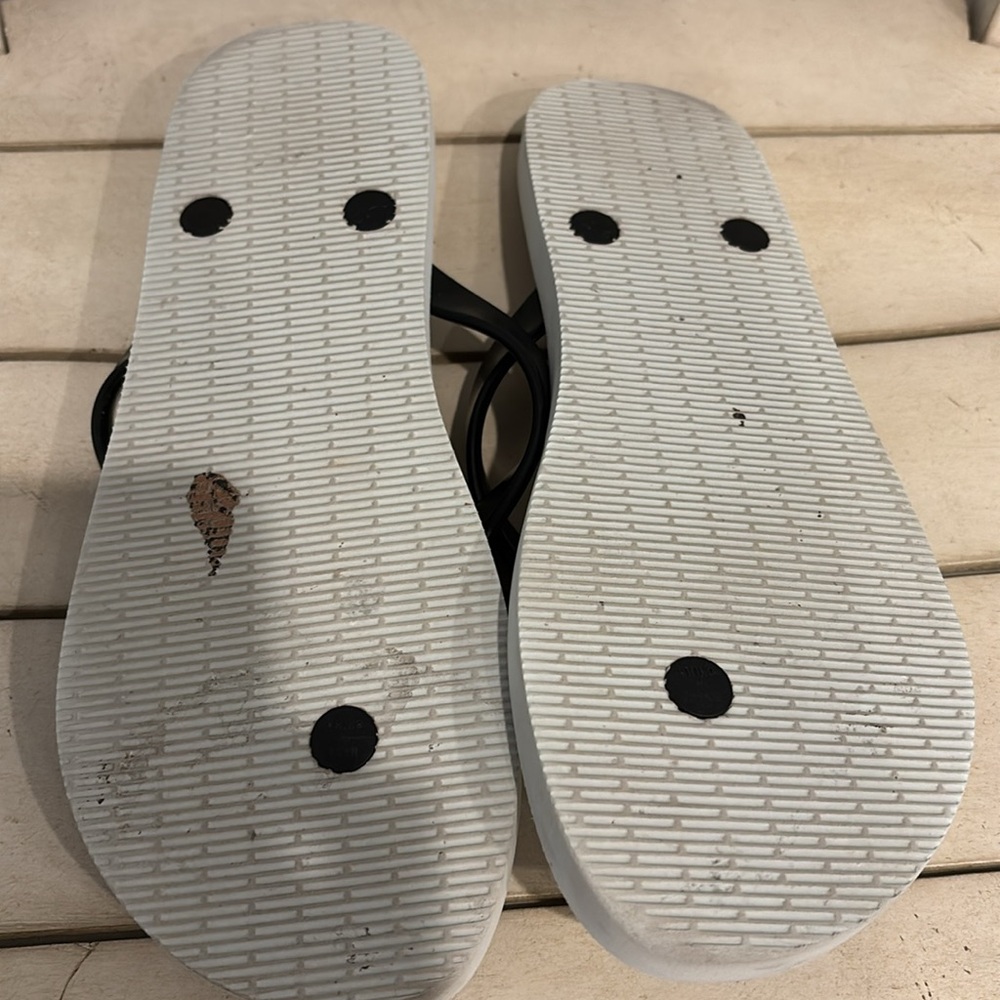 Johnny Was “Holly” Floral Butterfly Flip Flops Sandals Slip On Size 9-10 - Picture 5 of 6